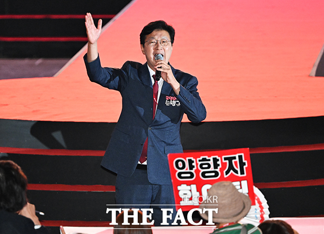 국민의힘이 강제추행 혐의로 피소된 손범규 전 대변인(사진)의 사표를 수리했다. /배정한 기자