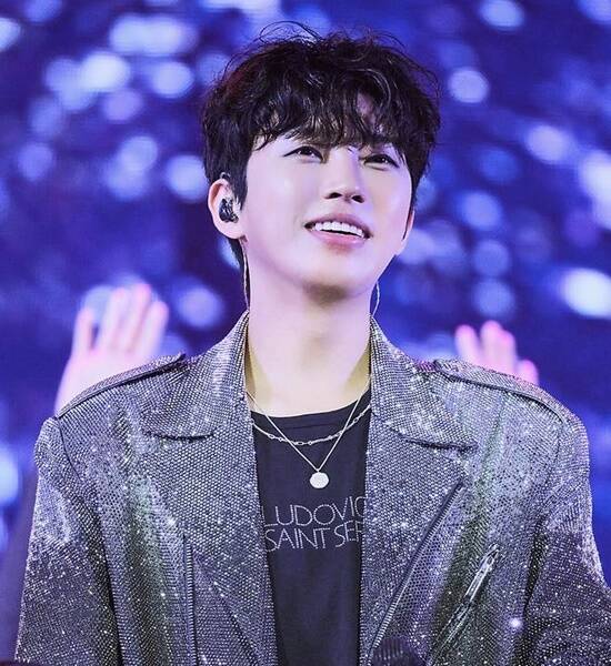 영웅은 기존 스타의 개념을 확장한 아티스트로 평가받는다. 소비의 대상이 아닌, 팬과 함께 성장하며 시대적 가치와 감정을 공유하는 플랫폼형 가수로 존재감을 키우고 있다. /물고기뮤직