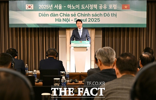 오세훈 서울시장이 5일(현지시각) 롯데호텔 하노이에서 열린 '2025 서울-하노이 도시정책 공유 포럼'에서 인사말 하고 있다./서울시