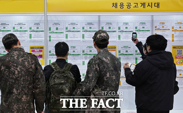 최근 5년간 해외로 출국한 뒤 귀국하지 않는 방식으로 병역을 기피한 인원이 900여 명에 이르는 것으로 나타났다. 그럼에도 상당수가 사실상 별다른 처벌 없이 방치되고 있는 것으로 나타났다. 사진은 기사와 무관함. /이새롬 기자