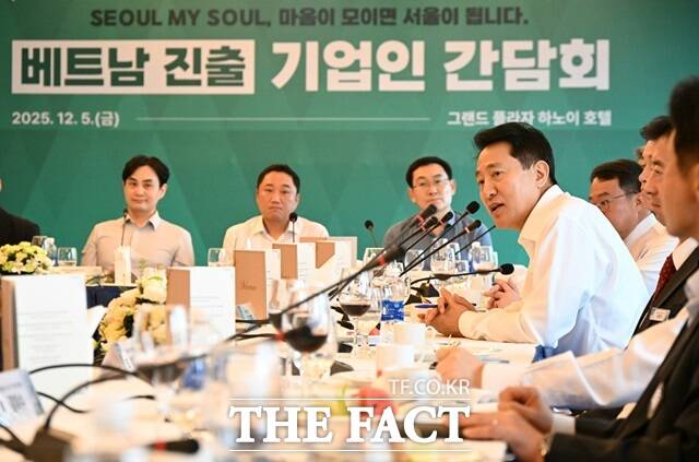 오세훈 서울시장이 지난 5일 그랜드 플라자 하노이에서 열린 ‘베트남 진출 기업인 간담회’에서 인사말 하고 있다./서울시