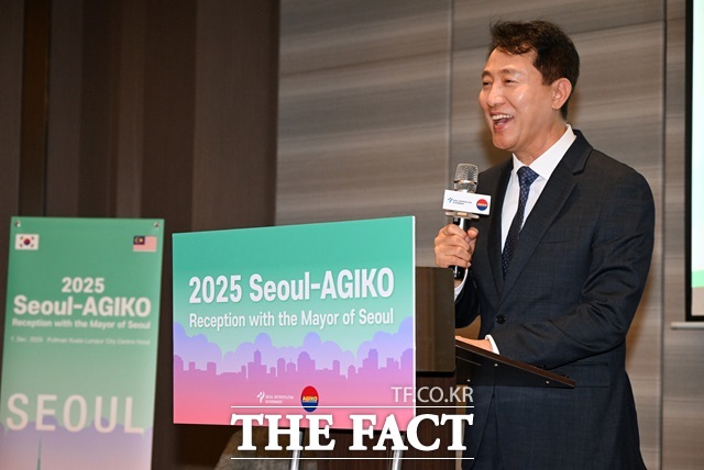 오세훈 서울시장이 7일(일) 풀만 쿠알라룸푸르 시티센터 호텔에서 열린 '한국유학 말레이시아 동문회(AGIKO) 간담회'에서 인사말을 하고 있다./서울시