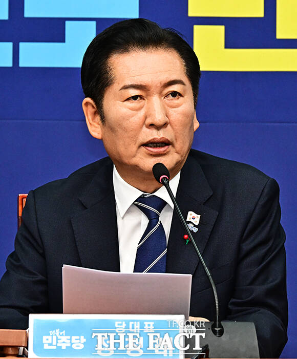 더불어민주당이 8일 내란전담재판부 설치법을 연내 처리하겠다는 방침을 재확인했다. 사진은 정청래 대표./배정한 기자