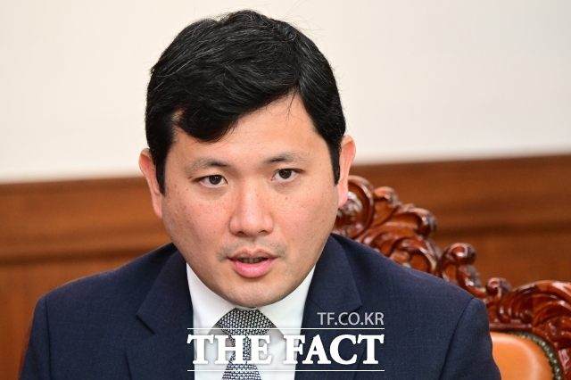 케빈 김 주한미국대사대리(사진)는 8일 미국 국가안보전략(NSS)에 ‘한반도 비핵화’가 빠진 것을 두고