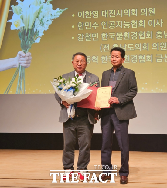 이한영 대전시의회 의원이 6일 대전평생학습관 어울림홀에서 진행된 2025 제22회 글로벌미디어콘텐츠대회에서 환경 부문 수상자로 선정됐다. /이한영 의원