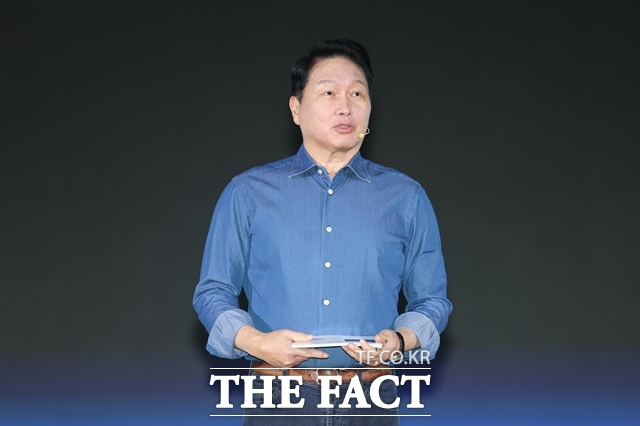 최태원 SK그룹 회장 겸 대한상의 회장(사진), 고바야시 켄 일본상의 회장 등 한일 경제인들이 한자리에 모여 '경제연대'를 논의하는 한일상의 회장단 회의가 8일 오전 제주 신라호텔에서 열렸다. /박헌우 기자