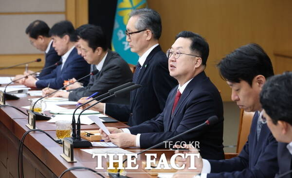 이장우 대전시장이 8일 주간업무회의를 주재하고 있다. /대전시
