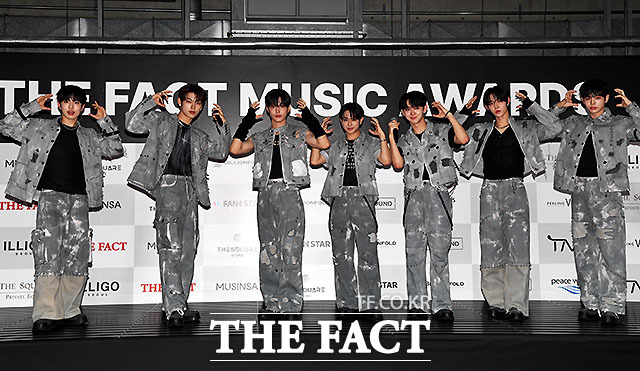 그룹 이븐(EVNNE, 왼쪽부터 박지후 이정현 박한빈 케이타 유승언 지윤서 문정현)가 2026년부터 5인 체제로 활동한다. /이효균 기자