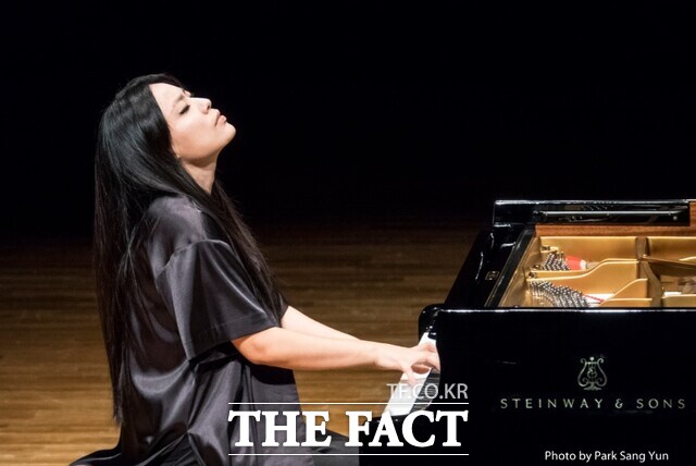 빌보드 클래식 종합 차트 1위의 세계적 아티스트인 임현정 피아니스트. /충남도