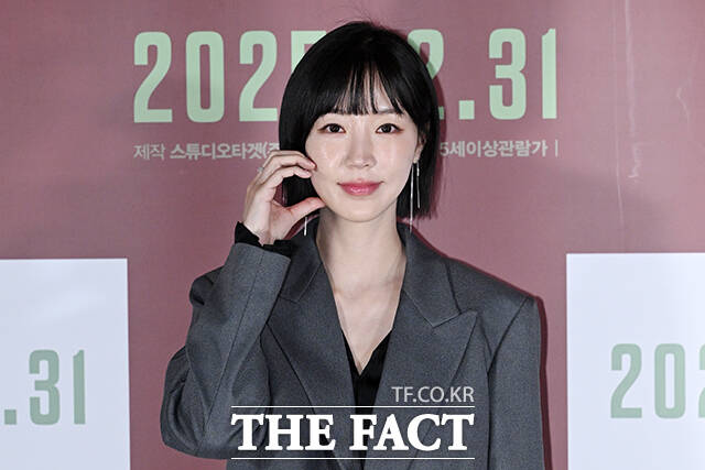 배우 태항호와 남태훈, 한정완, 문경민, 고혜진, 정진운, 김형협 감독, 배우 박시후, 서동원, 최선자, 신한결, 강승완, 장지건(왼쪽부터)이 8일 오전 서울 용산구 CGV 용산 아이파크몰에서 열린 영화 ‘신의 악단’ 제작보고회에 참석해 포즈를 취하고 있다. /서예원 기자