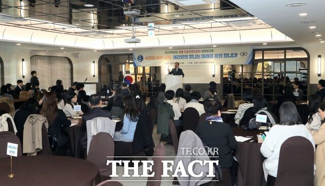 8일 대전시교육청의 2025년 초등 수습(인턴)교사 운영 성과보고회에서 설동호 교육감이 인사말을 하고 있다. /대전교육청