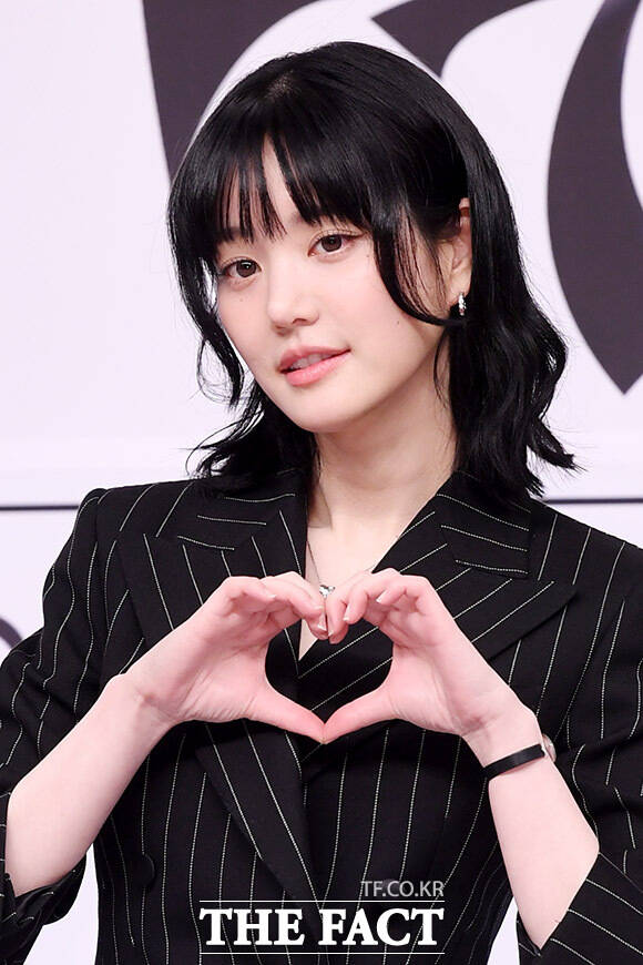 배우 이유비가 데뷔 후 처음으로 '2025 서울국제영화대상' MC를 맡는다./더팩트 DB