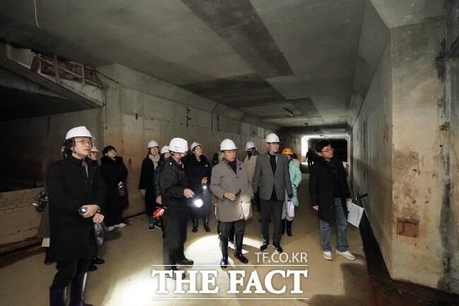 성남시 구미동 성남물빛정원 지하 공동구를 방문한 신상진(앞줄 가운데) 성남시장 /성남시