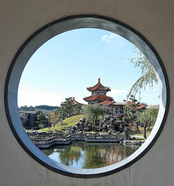 노랑풍선은 겨울 시즌 에어서울 직항편을 이용하는 '일본 요나고' 상품을 선보인다. /노랑풍선