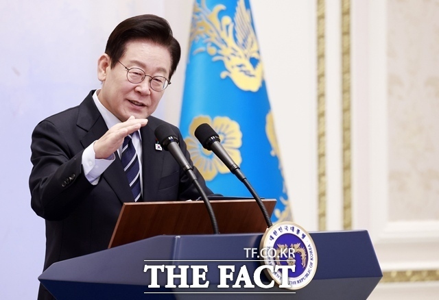 북한은 내년 초 9차 당대회를 열고 향후 5년간 대내외 정책 노선을 공개할 전망이다. 정부도 내년에 북한과의 대화 재개를 모색하는 '한반도 평화공존 프로세스'를 추진할 예정이다. /뉴시스