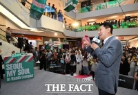  오세훈, 쿠알라룸푸르서 서울 '세일즈'…현지 MZ '열광'