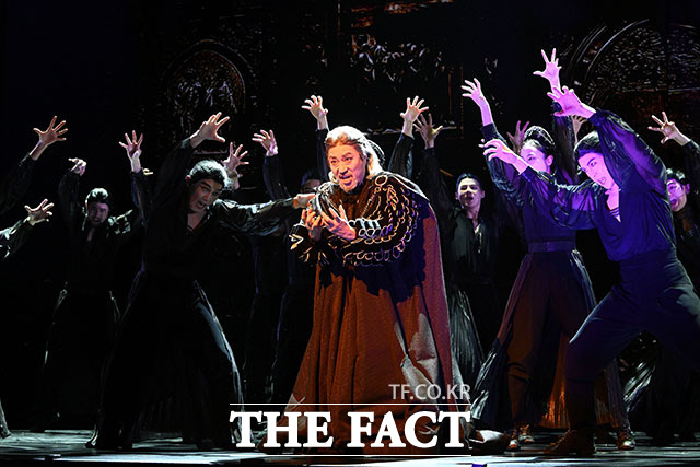 '한복 입은 남자' 하이라이트 장면 시연하는 배우 박은태(왼쪽)와 신성록.