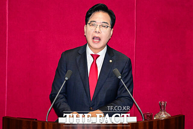 송언석 국민의힘 원내대표가 9일 국회에서 열린 원내대책회의에서 민중기 특검 등이 직무를 유기하고 직권을 남용했다며 고발하겠다고 밝혔다. /남윤호 기자