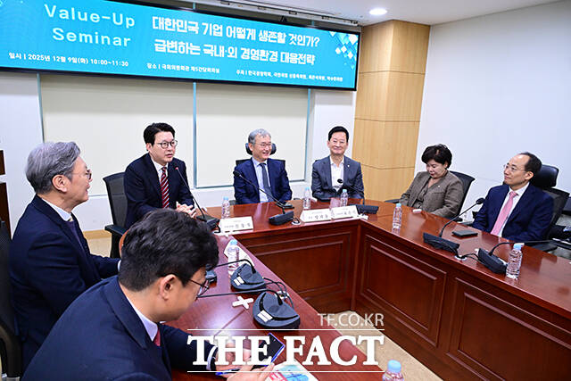 환영사하는 신동욱 의원.