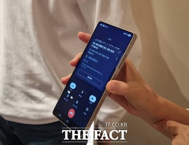 LG유플러스는 지난달 구글과 협력해 실시간 AI 호출 기능을 탑재한 '익시오 2.0'을 공개하고 동남아시아 시장 등 글로벌 진출을 계획 중이다. /이성락 기자