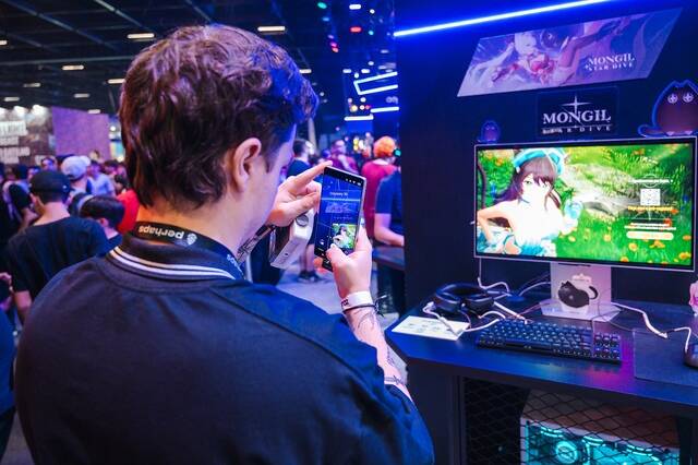 지난달 브라질에서 열린 남미 최대 게임 전시회 '브라질 게임쇼'에서 넷마블이 '몬길 STAR DIVE' 부스를 운영하고 있다. /넷마블