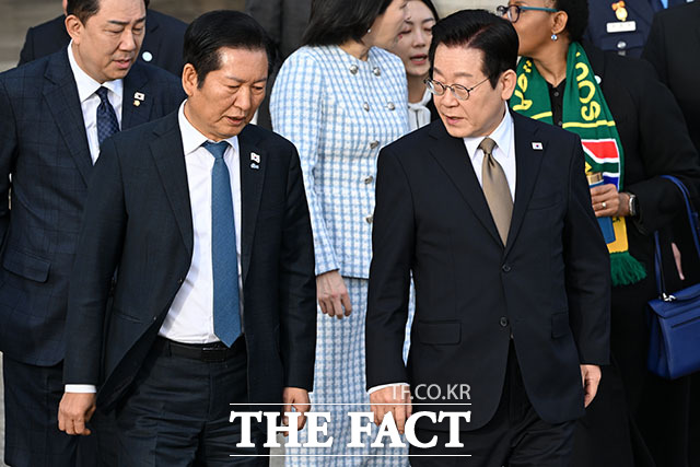 더불어민주당은 내년 1월 11일 지방선거 출마를 위해 사퇴한 전현희·한준호·김병주 전 최고위원의 빈자리를 채우기 위한 최고위원 보궐선거를 치른다. 이번 보궐선거가 당내 친이재명(친명)계와 친정청래(친청)계의 대리전으로 비화하면서, 결과에 따라 정 대표의 당 장악력에 '변곡'이 올 수 있다는 분석이 나온다. /남용희 기자