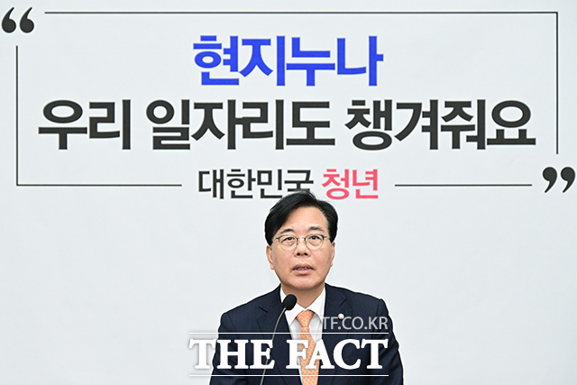 국민의힘이 9일 본회의에 상정된 모든 법안에 대한 필리버스터(무제한 토론)를 실시하기로 했다. 사진은 송언석 국민의힘 원내대표가 9일 오후 서울 여의도 국회에서 열린 의원총회에서 모두발언을 하고 있는 모습. /남윤호 기자
