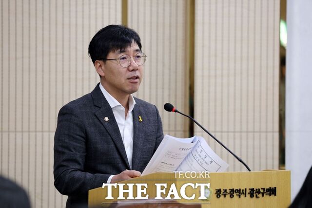 윤영일 의원이 광산구의회 정례회 제3차 본회의 구정질문에서 발언하고 있다./광산구의회