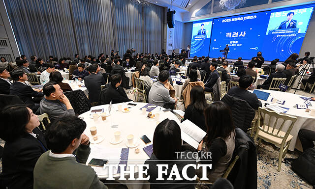 격려사 하는 김영훈 고용노동부 장관.