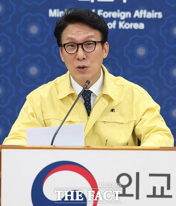 김민석 국무총리가 9일 오후 서울 종로구 정부서울청사 외교부 종합상황실에서 열린 재외국민 보호 점검회의에 참석해 모두발언을 하고 있다. /임영무 기자