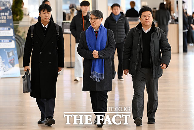 취재진 질문에 답하는 최 목사.