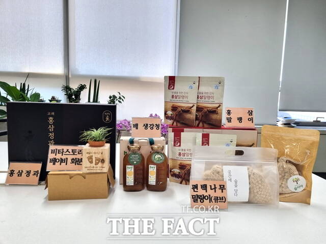 천안시가 내년도 고향사랑기부제 답례품으로 선정한 홍삼 제품, 베이비 화분, 편백나무, 배 생강청 등 지역 특산품. /천안시