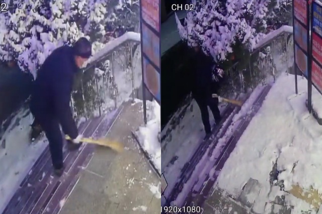 서울 강남의 한 피자가게가 7일 자신의 SNS에 공개한 CCTV 영상. 매장 계단을 치우는 배달 기사의 모습이 담겨 있다. /SNS 캡처