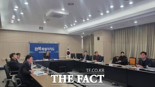 지난 8일 전북도청사에서 열린 전북도 농생명산업지구위원회에서 익산 동물의약품 산업지구, 장수 저탄소한우 산업지구, 순창 미생물 농생명산업지구 등 3개 지구를 농생명산업지구로 신규 지정했다. /전북도