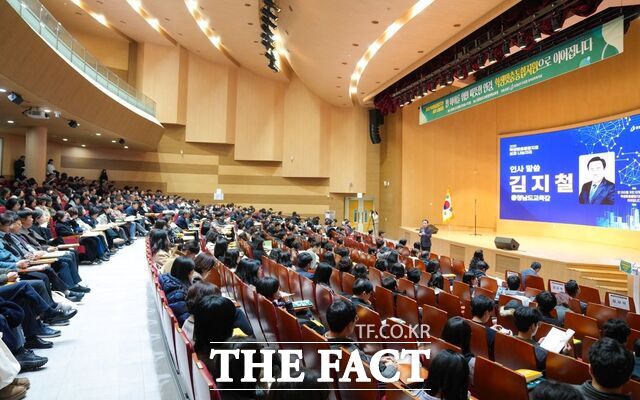 9일 충남교육청과학교육원서 열린 2025 학생맞춤통합지원 성과 나눔자리에서 김지철 교육감이 인사말을 전하고 있다. /충남교육청