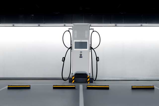 최근 현대케피코가 개발·생산하고 현대자동차그룹 초고속 충전 브랜드 이피트(E-pit)에 적용되는 200kW 양팔형 E-pit 충전기가 국제 공인 시험 기관 한국기계전기전자시험연구원(KTC) EV-Q 인증을 획득했다. /현대차그룹