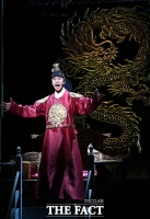  '한복 입은 남자' 왕으로 열연하는 신성록 [포토]