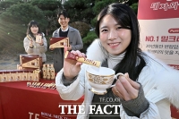  '사계절 내내 취향 따라 간편하게' 동아오츠카, 데자와 분말스틱 출시 [TF사진관]