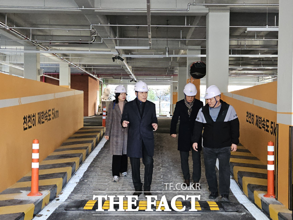 이응우 계룡시장이 마을속속 응원데이를 갖고 엄사면 일대를 점검하고 있는 모습. /계룡시