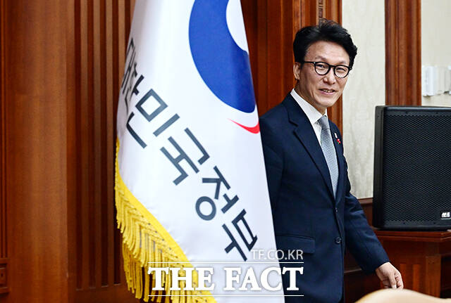 김민석 국무총리가 10일 오전 서울 종로구 정부서울청사에서 열린 국가정책조정회의에 참석해 모두발언을 하고 있다. /임영무 기자