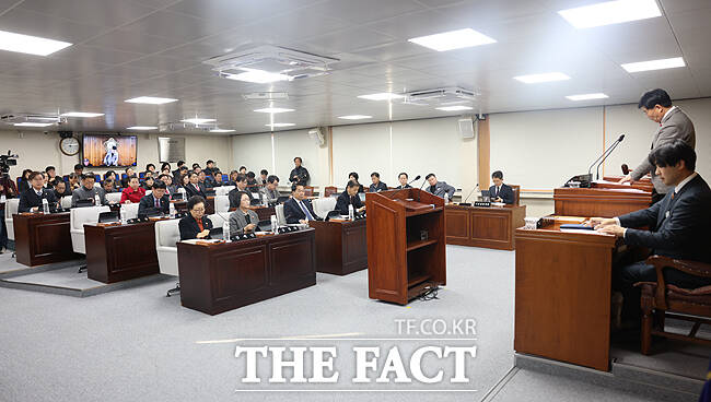 제297회 정례회 본회의에서 김병기 영주시의회 의장이 발언하고 있다. /영주시의회