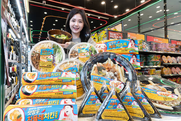 편의점 세븐일레븐은 배우 이장우와 콜라보해 글로벌 미식 트렌드 '스와이시(Sweet+Spicy)'를 겨냥한 '이장우 레시피 간편식' 5종을 공개했다. /세븐일레븐