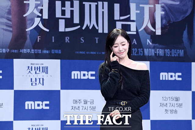배우 함은정이 10일 오전 서울 마포구 상암동 MBC에서 열린 새 일일드라마 ‘첫번째 남자’ 제작발표회에 참석해 포즈를 취하고 있다. /서예원 기자