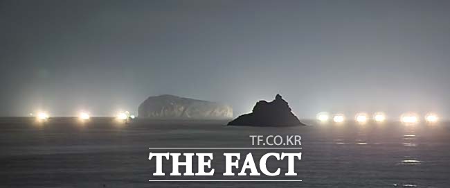 울릉도 앞바다 수놓은 어화. /독자