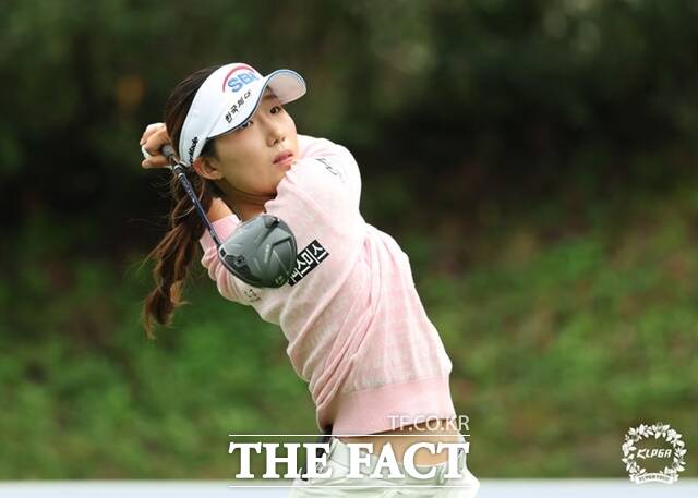 국내 최장타자인 이동은이 LPGA투어 Q시리즈를 무난히 통과, 내년 시즌부터 본격적인 활동에 들어간다. 사진은 국내 대회에서 티샷하는 모습./KLPGA