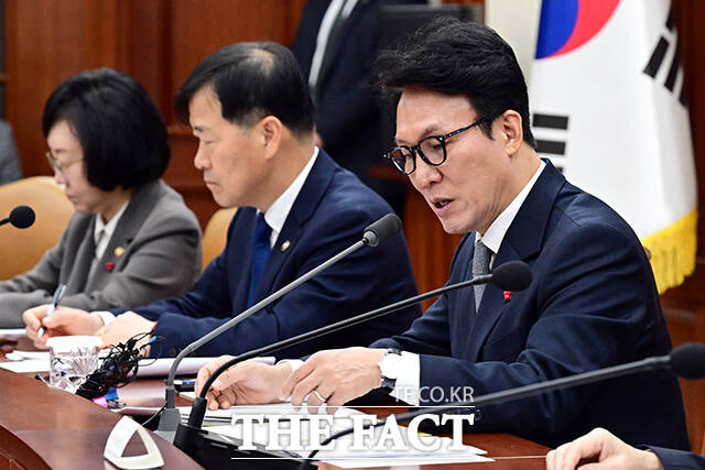 김민석 국무총리가 10일 오전 서울 종로구 정부서울청사에서 열린 국가정책조정회의에 참석해 모두발언을 하고 있다. /임영무 기자