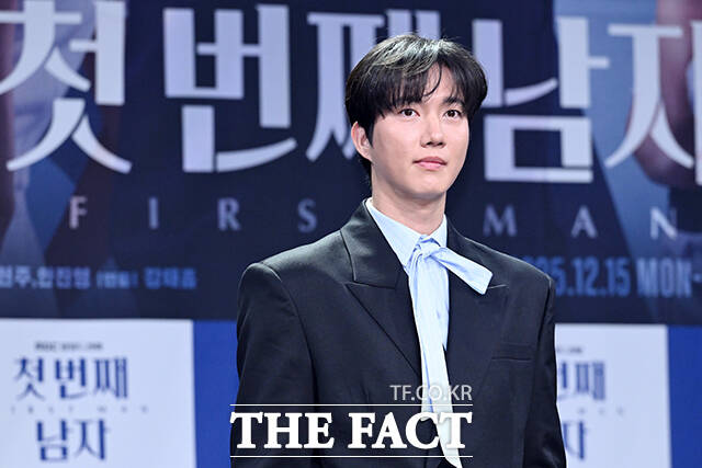 배우 이재황과 정찬, 오현경, 박건일, 함은정, 윤선우, 김민설(왼쪽부터)이 10일 오전 서울 마포구 상암동 MBC에서 열린 새 일일드라마 '첫 번째 남자' 제작발표회에 참석해 포즈를 취하고 있다. /서예원 기자