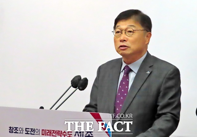 이승원 세종시경제부시장이 10일 시청 정음실에서 언론브리핑을 갖고 있다. /김형중 기자