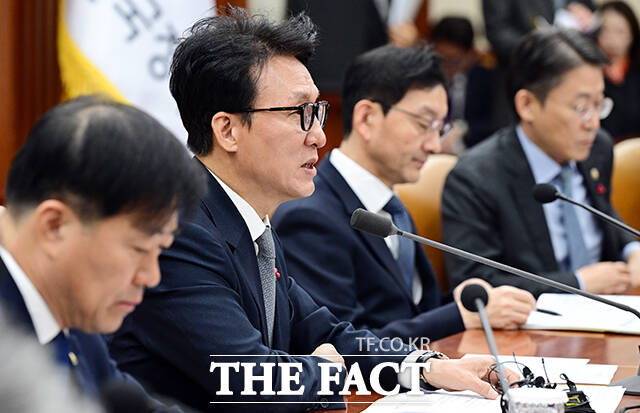 김민석 국무총리가 10일 오전 서울 종로구 정부서울청사에서 열린 국가정책조정회의에 참석해 모두발언을 하고 있다. /임영무 기자