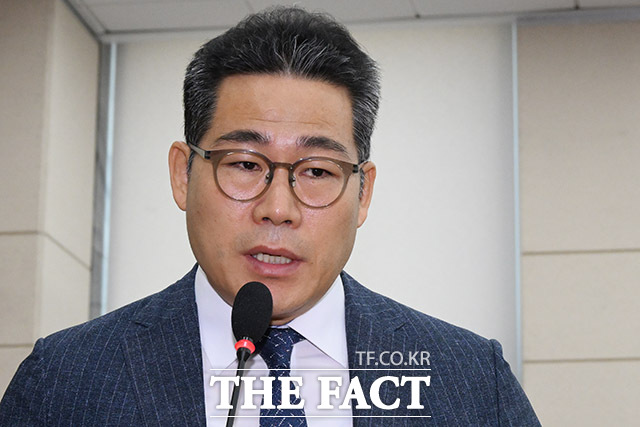 인천세관 마약수사 외압 의혹을 제기한 백해룡 경정이 해당 의혹을 수사한 서울동부지검 합동수사단(합수단)의 무혐의 결론에 반발하며 말레이시아 국적 마약 운반책 대상 현장검증 조서 초안을 공개했다. /국회=남윤호 기자